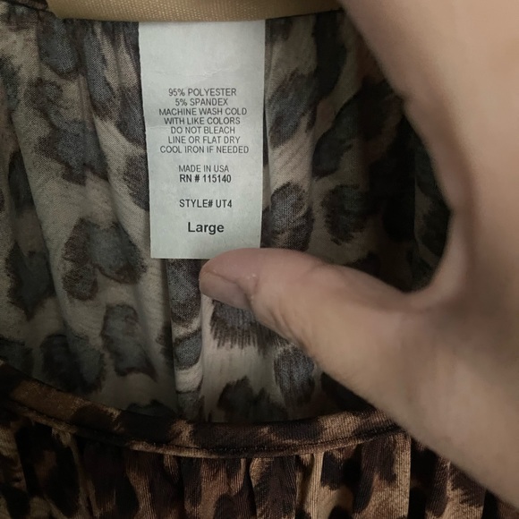 Ladies long sleeve polyester animal print blouse - Picture 4 of 4